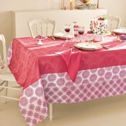 Nappe pur coton enduit motif jacquard rose Mille rosaces framboise