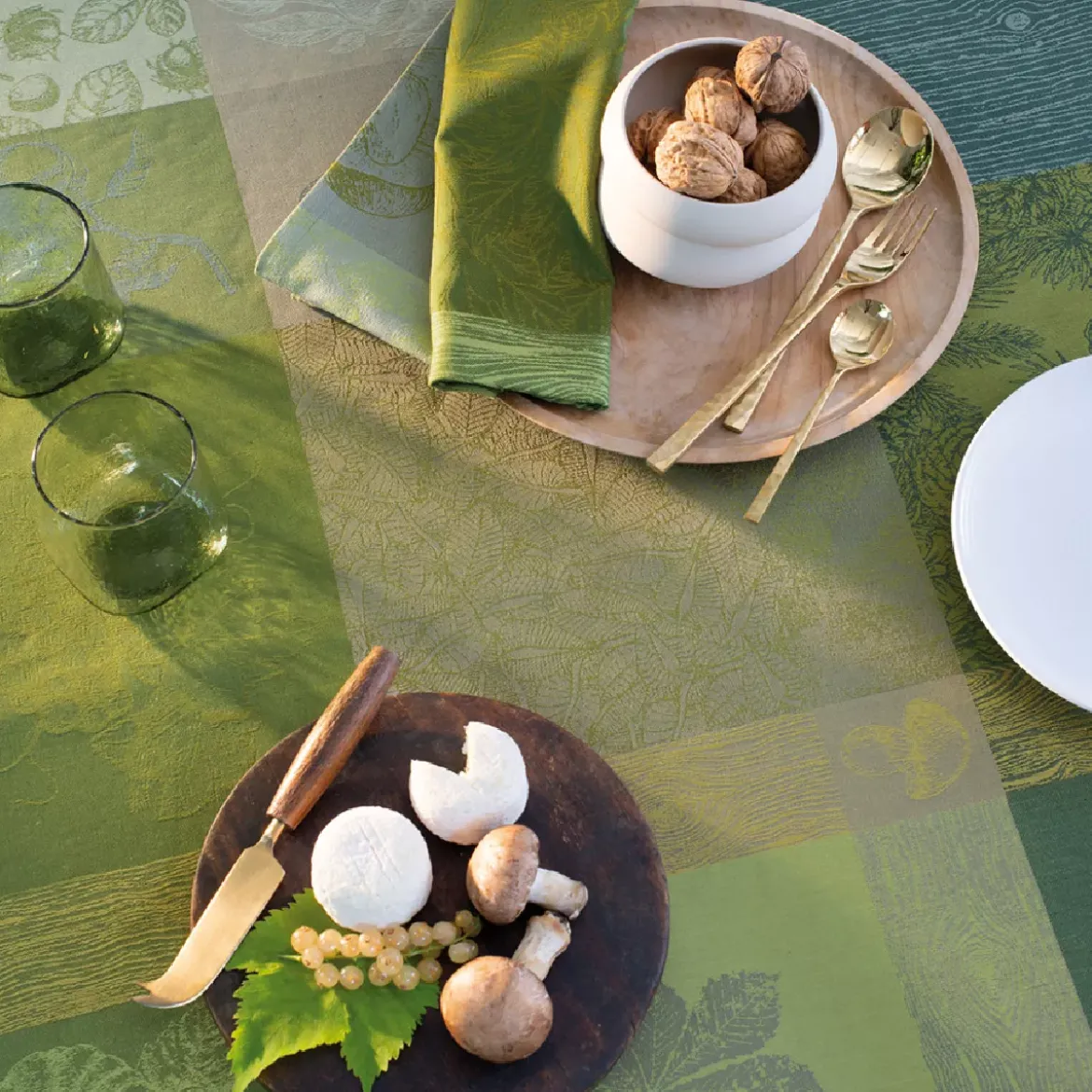 Nappe pur coton enduit motif jacquard vert Mille bois d'automne mousse
