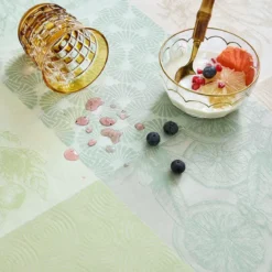 Nappe pur coton enduit motif jacquard beige vert Mille parfums verde