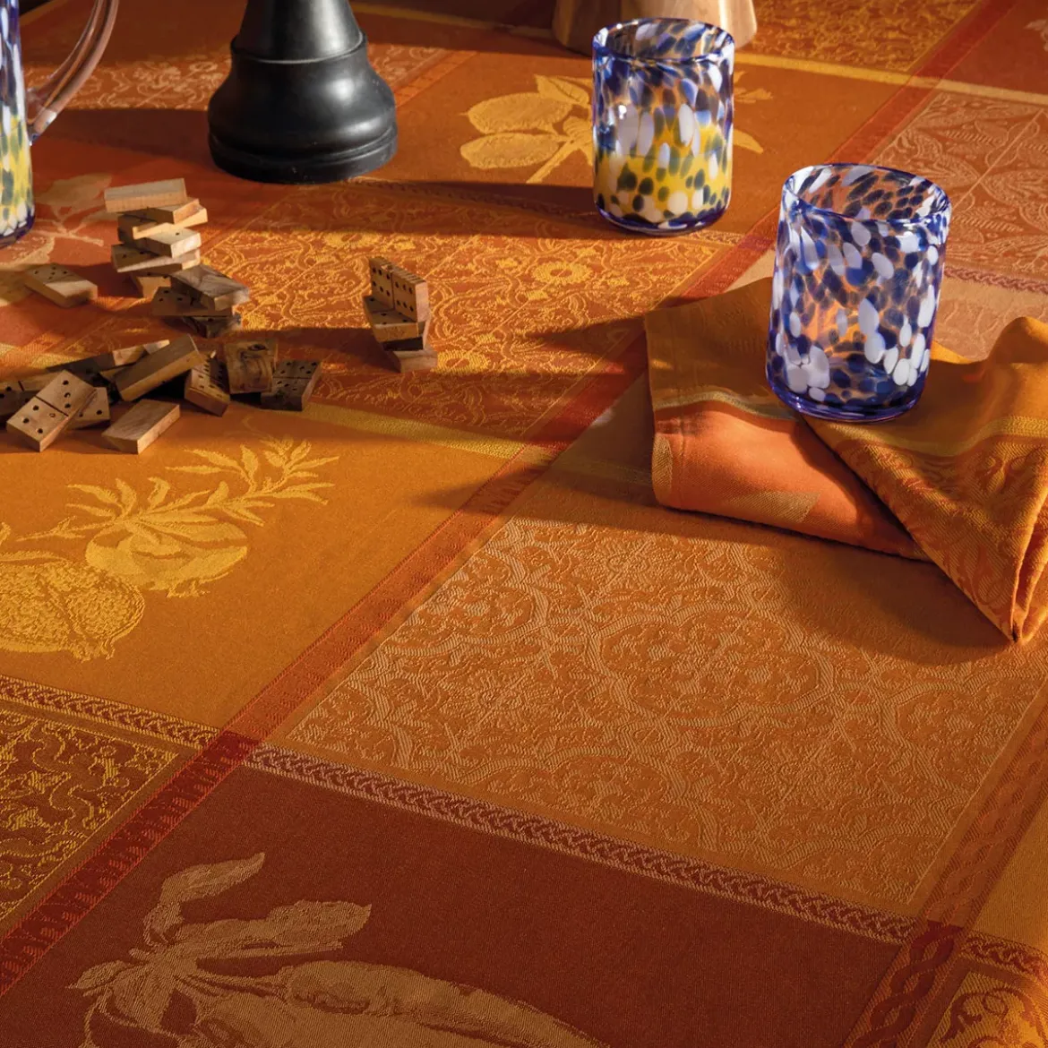 Nappe pur coton enduit motif jacquard orange jaune Mille tutti frutti ocre