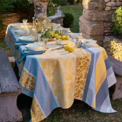 Nappe pur coton 220 g/m² motif jacquard bleu jaune Mille citrons provence