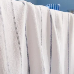 Nappe pur coton lavé motif jacquard blanc bleu Rimini blu