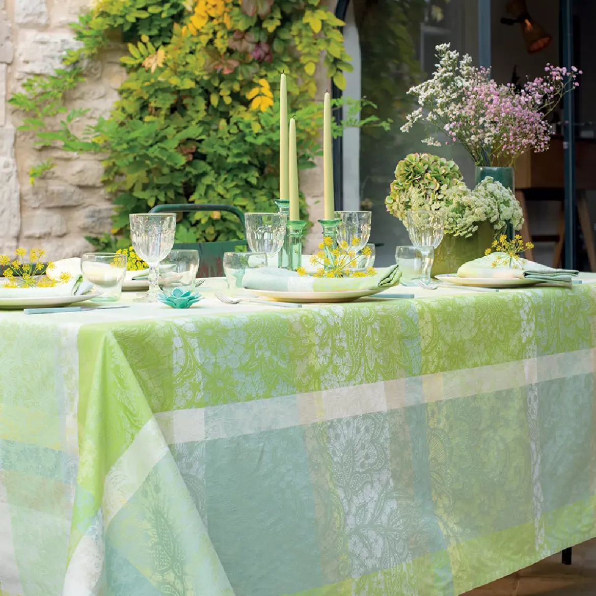 Nappe pur coton motif jacquard vert Mille dentelles prairie