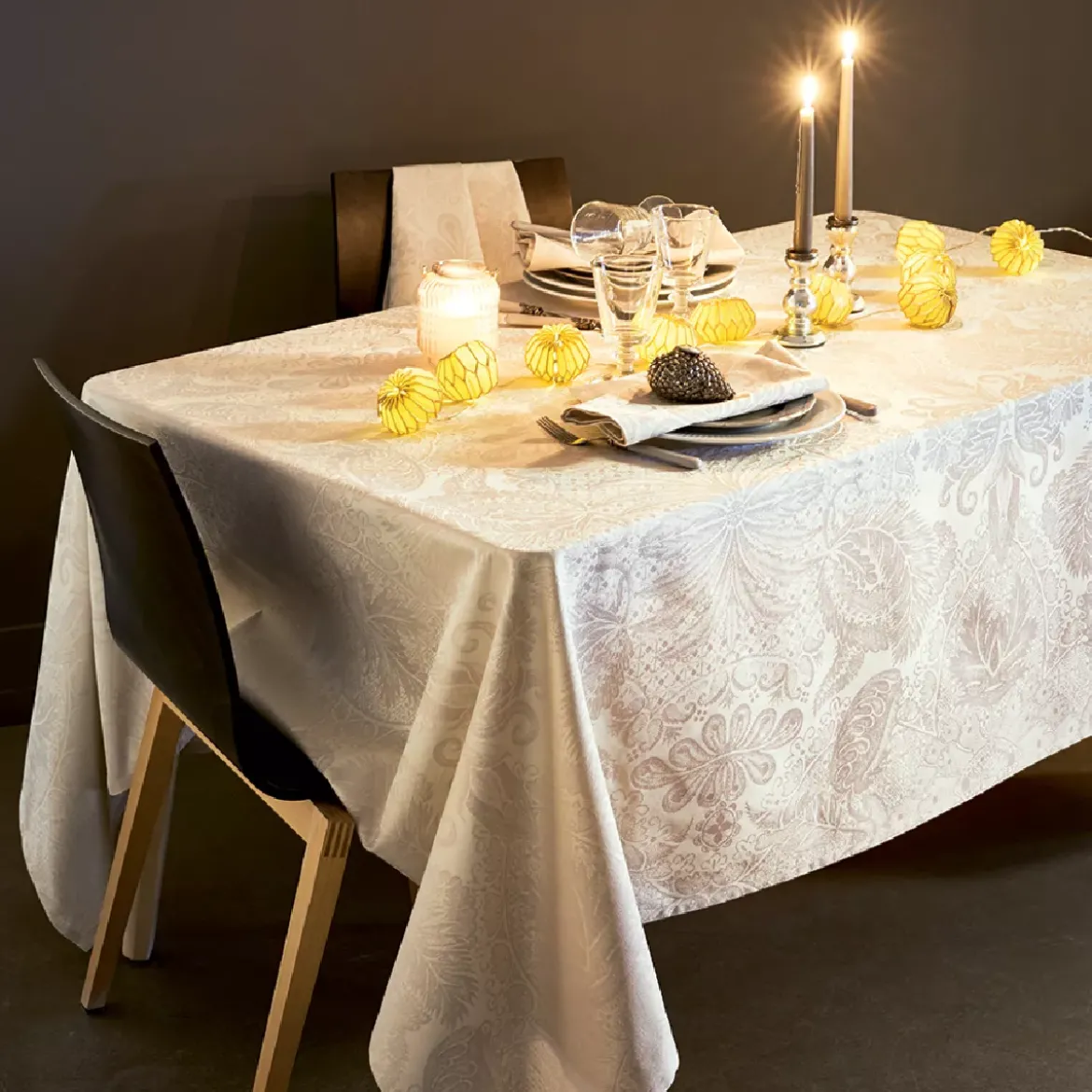 Nappe pur coton motif jacquard beige Mille isaphire parchemin
