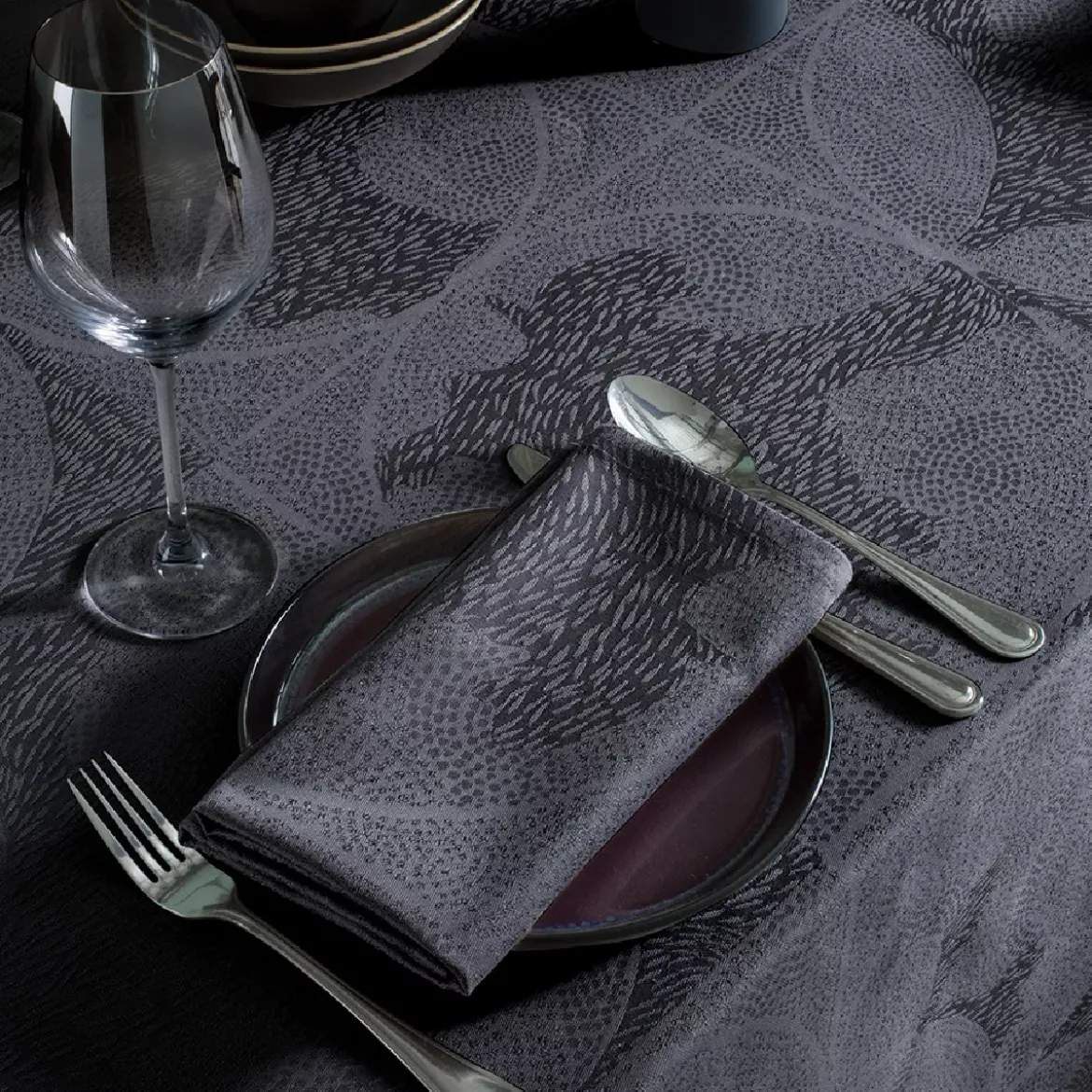 Nappe pur coton motif jacquard bleu Mille gouttes metal