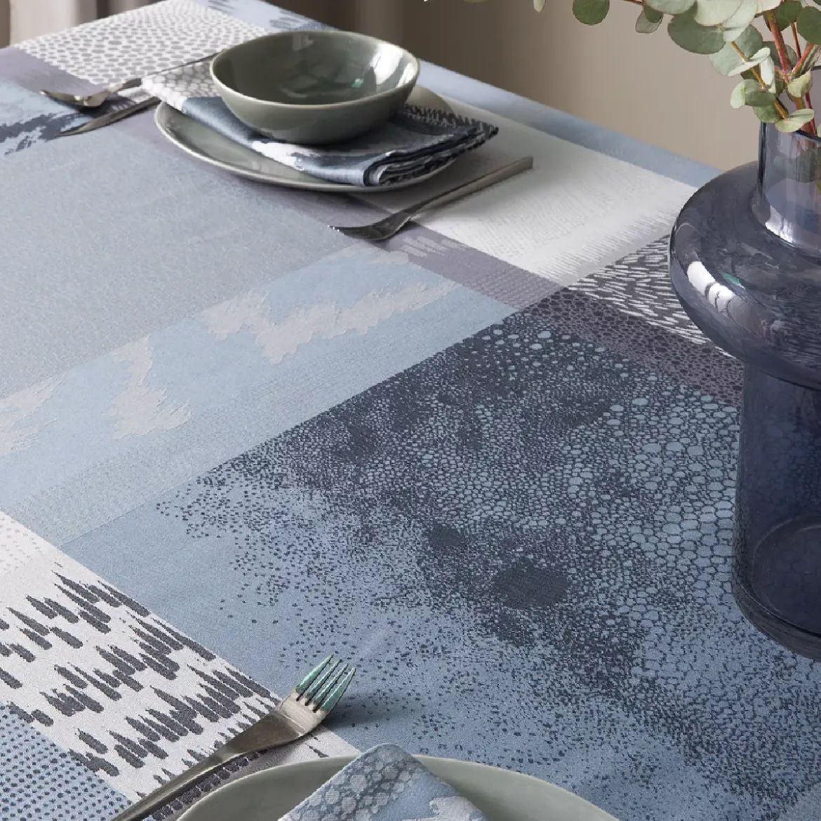 Nappe pur coton motif jacquard bleu gris Mille matieres orage