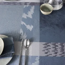 Nappe pur coton motif jacquard bleu gris Mille matieres orage