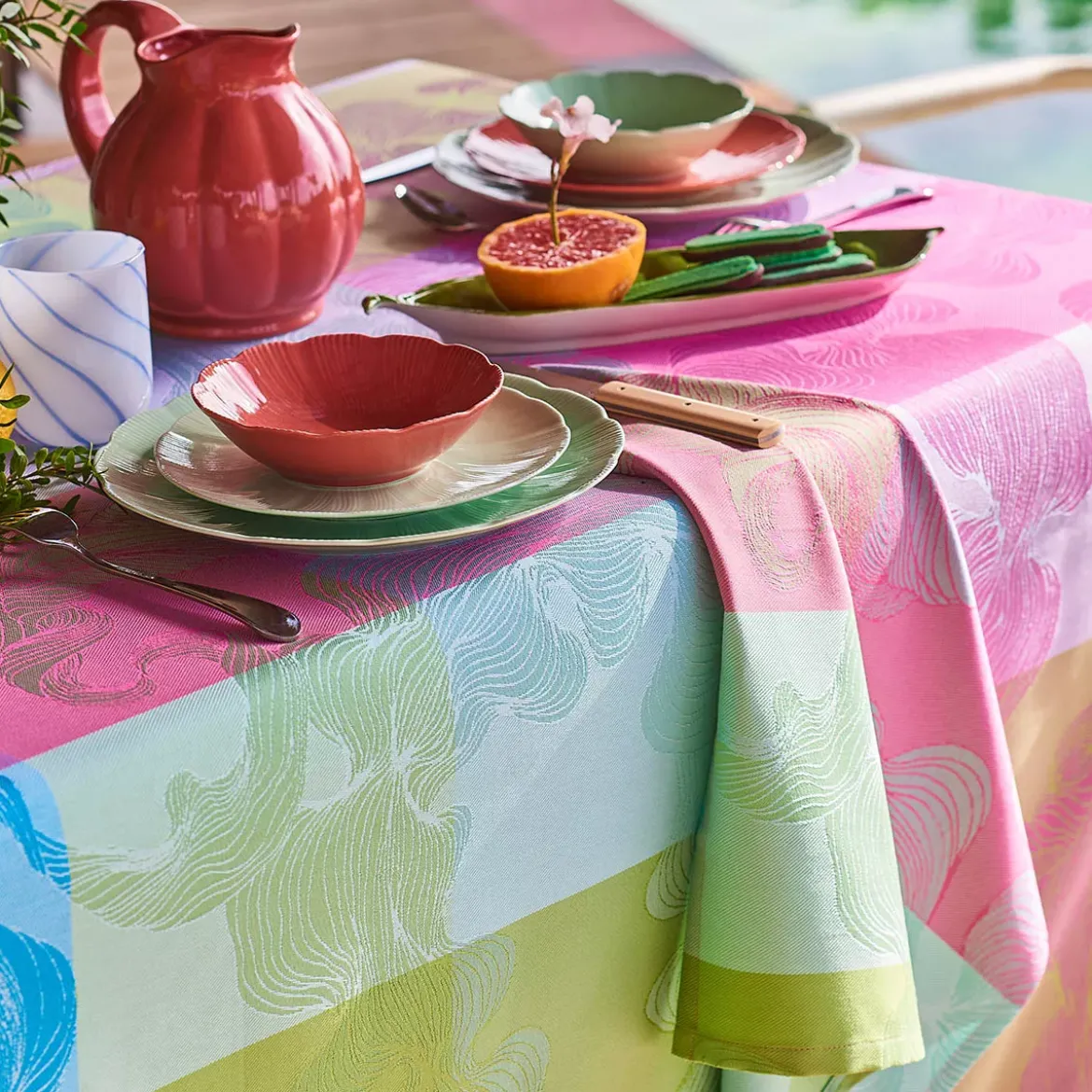 Nappe pur coton motif jacquard bleu rose vert Mille vertiges ara