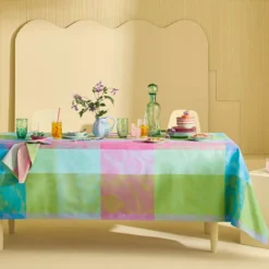 Nappe pur coton motif jacquard bleu rose vert Mille vertiges ara