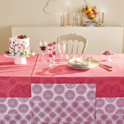 Nappe pur coton motif jacquard rose Mille rosaces framboise