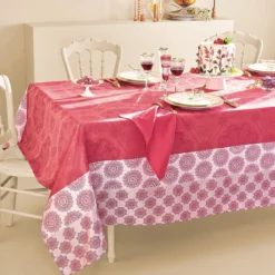 Nappe pur coton motif jacquard rose Mille rosaces framboise