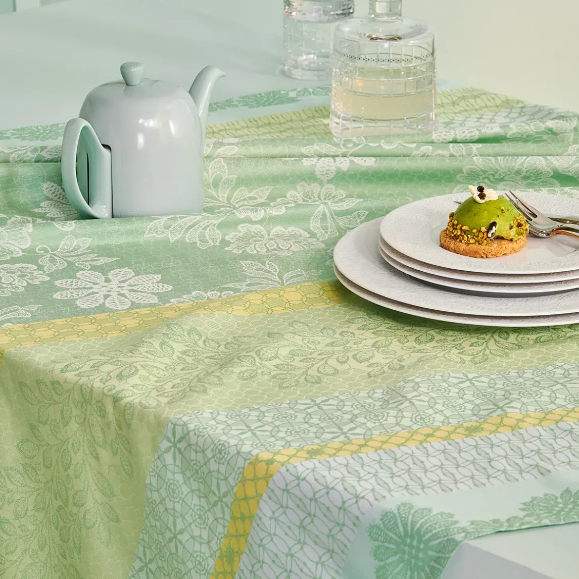 Nappe pur coton motif jacquard vert Mille lace amande