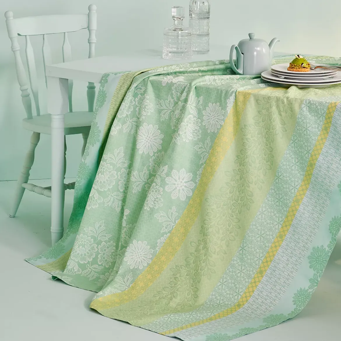 Nappe pur coton motif jacquard vert Mille lace amande