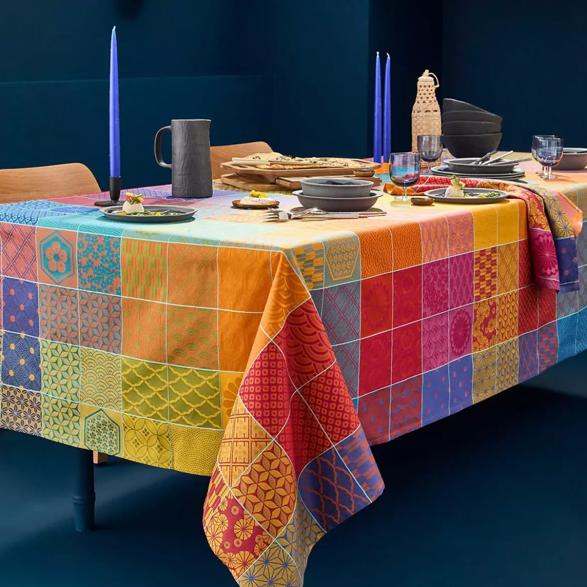 Nappe sur mesure pur coton enduit motif jacquard orange violet Mille hana floralies