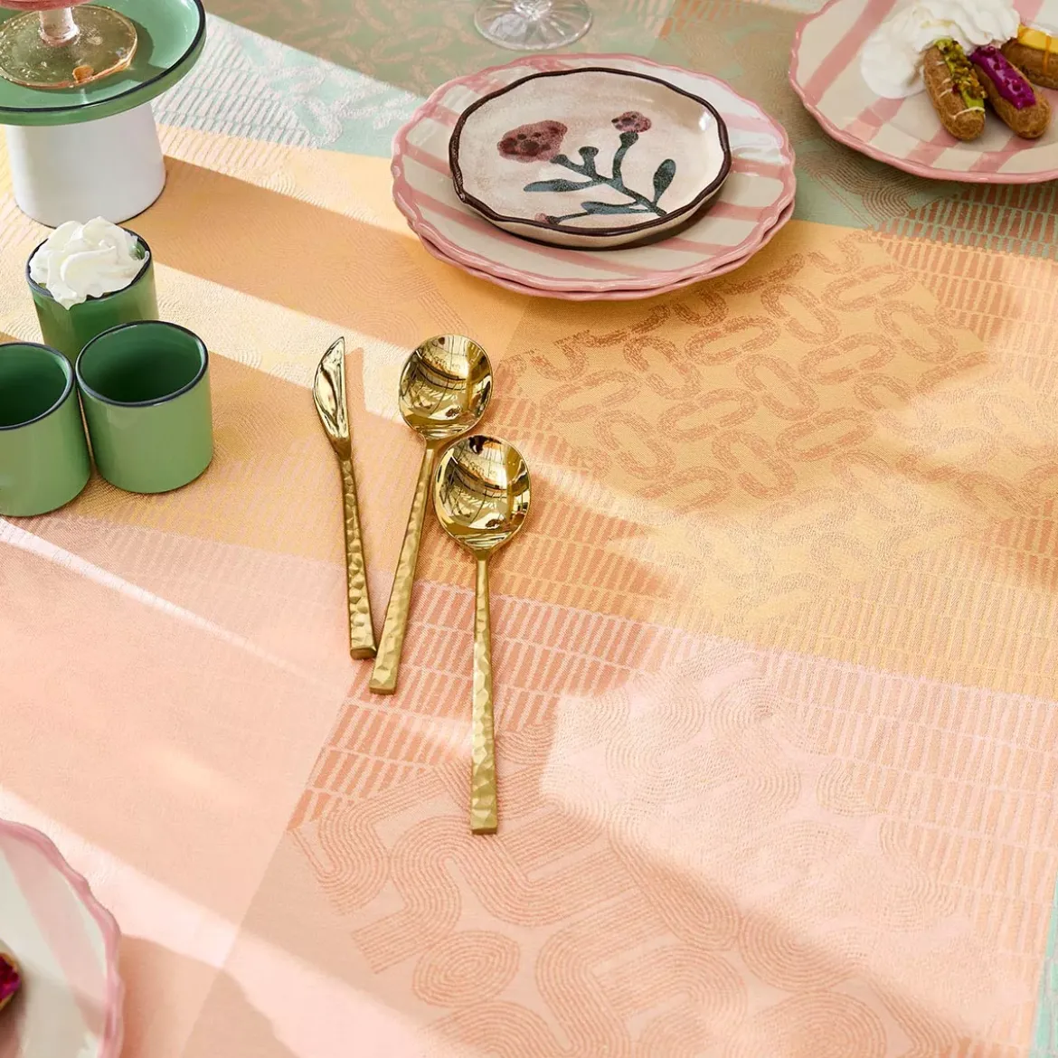 Nappe sur mesure pur coton enduit 205 g/m² motif jacquard rose jaune Mille empreintes pastel