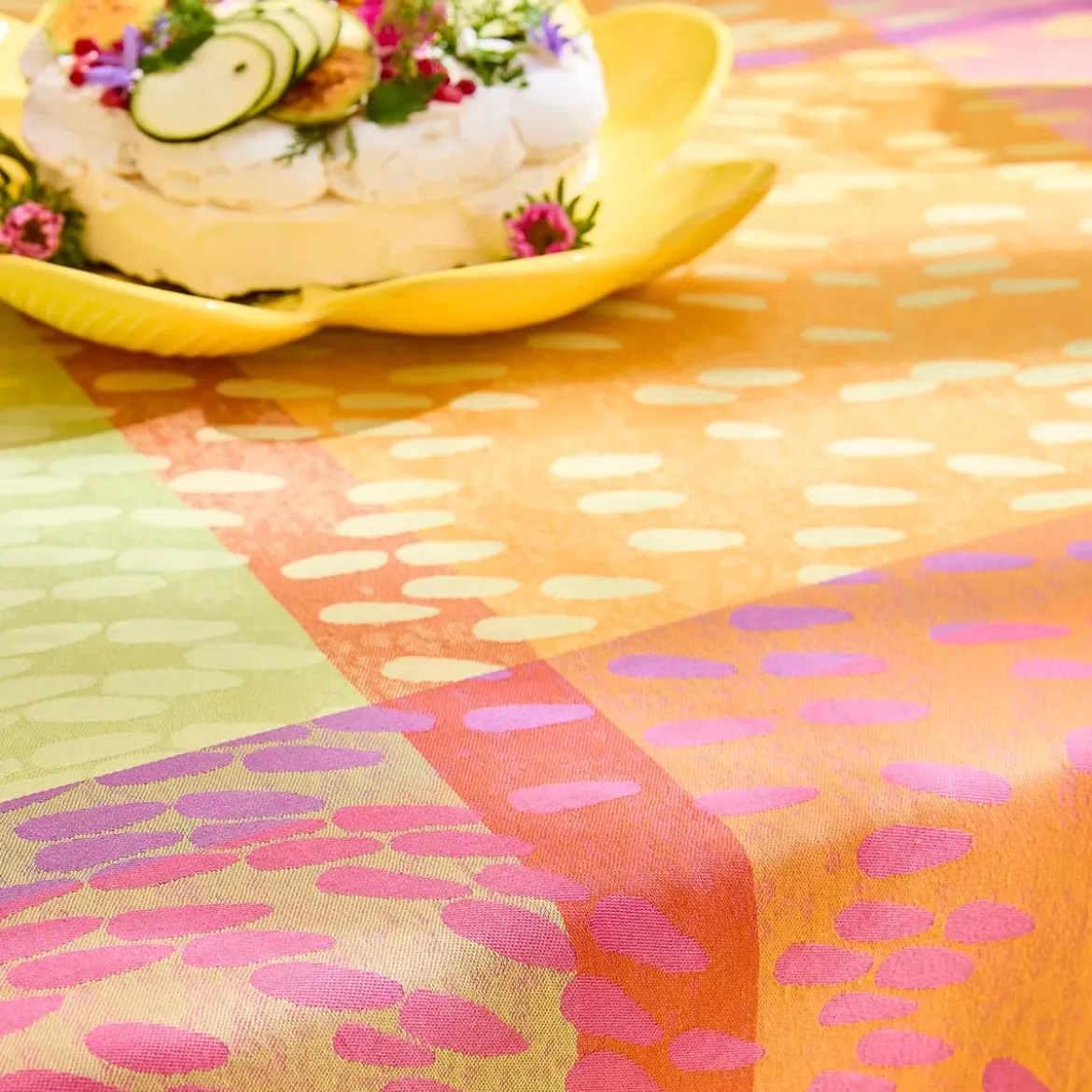 Nappe sur mesure pur coton enduit 220 g/m² motif jacquard rose vert Mille sources berlingot