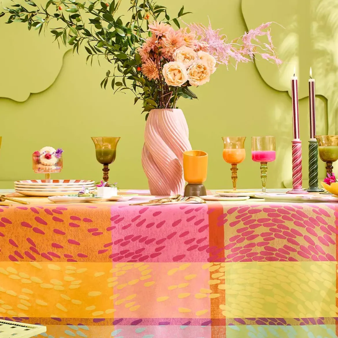 Nappe sur mesure pur coton enduit 220 g/m² motif jacquard rose vert Mille sources berlingot