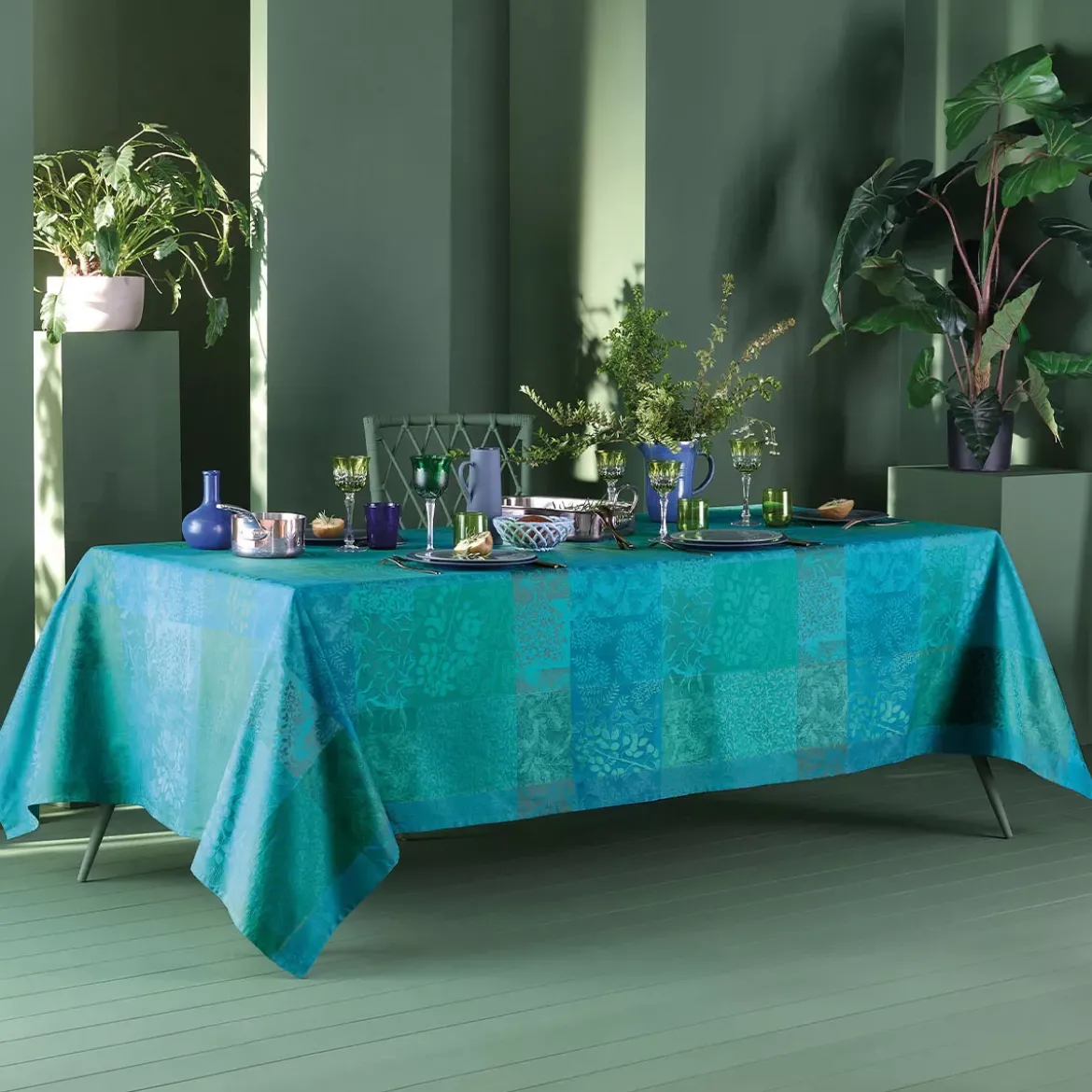 Nappe sur mesure pur coton enduit motif jacquard vert Mille rameaux emeraude