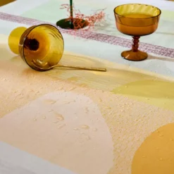 Nappe sur mesure pur coton enduit 205 g/m² motif jacquard vert orange Mille galets terre cuite