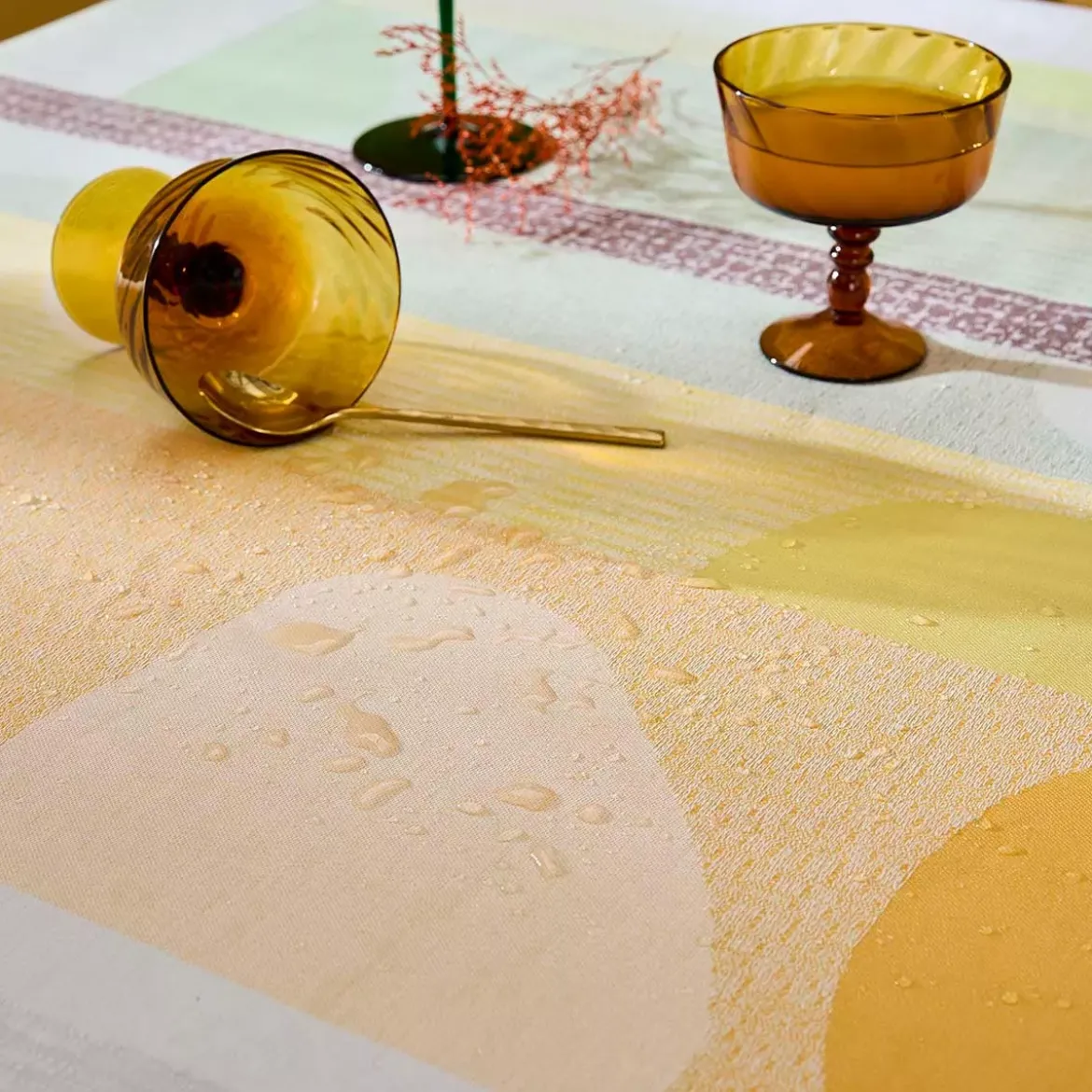 Nappe sur mesure pur coton enduit 205 g/m² motif jacquard vert orange Mille galets terre cuite