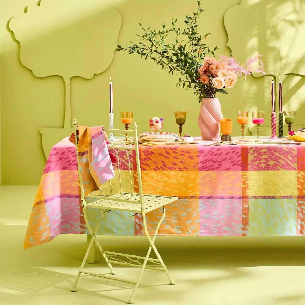 Nappe sur mesure pur coton 220 g/m² motif jacquard rose vert Mille sources berlingot