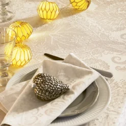 Nappe sur mesure pur coton motif jacquard beige Mille isaphire parchemin