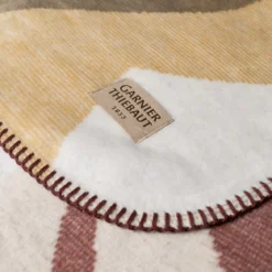 Plaid coton mélangé 415 g/m² motif jacquard beige bordeaux Versus terre