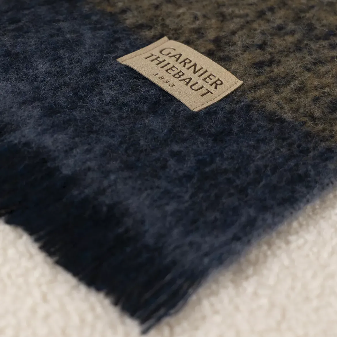 Plaid laine & autres fibres 200 g/m² motif jacquard bleu gris Mohaira irish blue