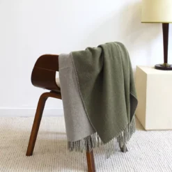 Plaid laine & autres fibres uni gris vert Duetto lichen