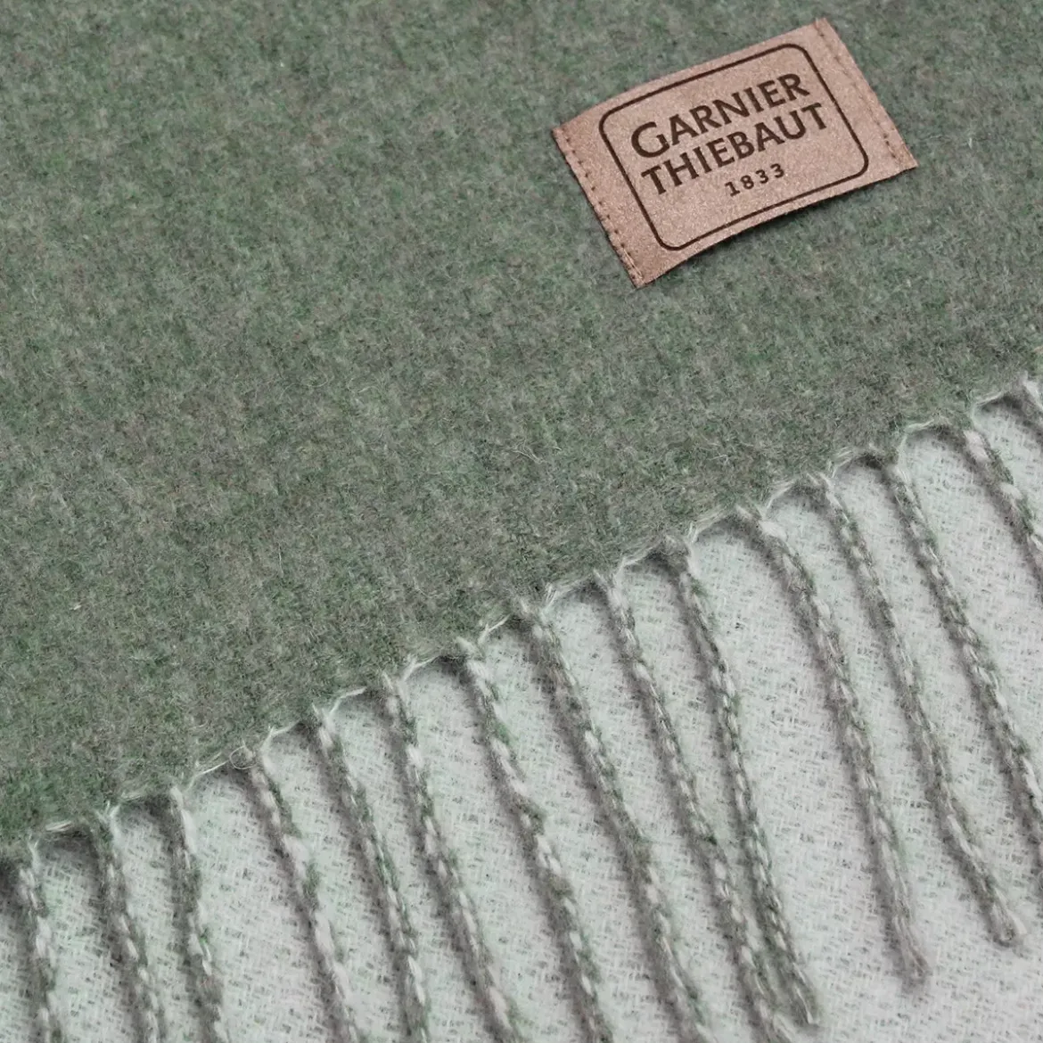 Plaid laine & autres fibres uni gris vert Duetto lichen