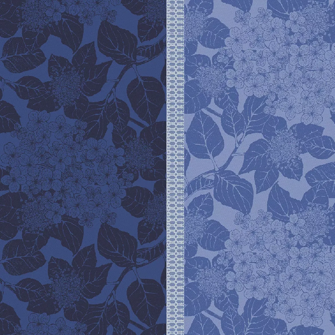 Serviette pur coton bio motif jacquard bleu Hortensias bleu