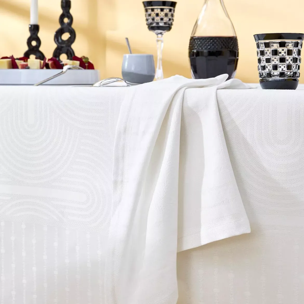 Serviette pur coton 220 g/m² motif jacquard blanc Le cercle blanc