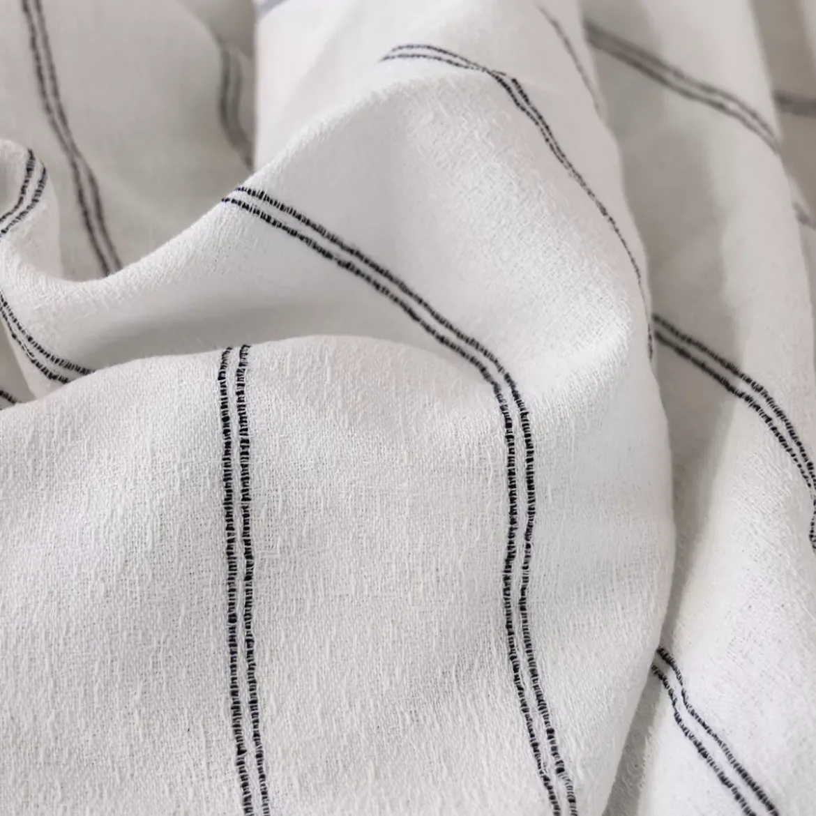 Serviette pur coton lavé motif jacquard blanc noir Rimini nero