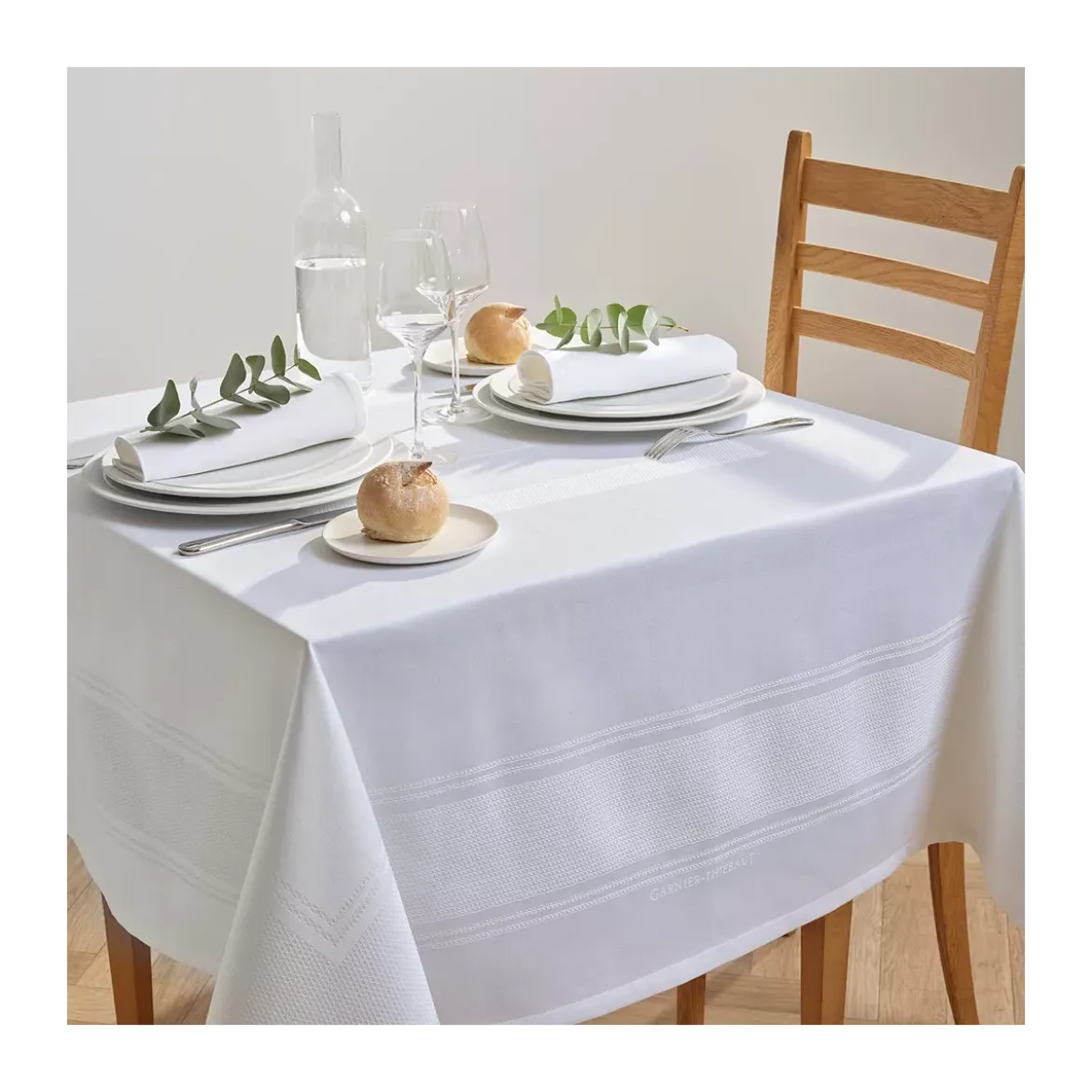 Serviette pur coton motif jacquard blanc Signature blanc