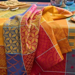 Serviette pur coton motif jacquard orange violet Mille hana floralies