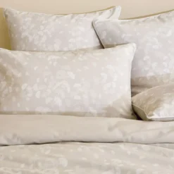 Taie d'oreiller pur coton lavé imprimé beige Souffle de ginkos naturel