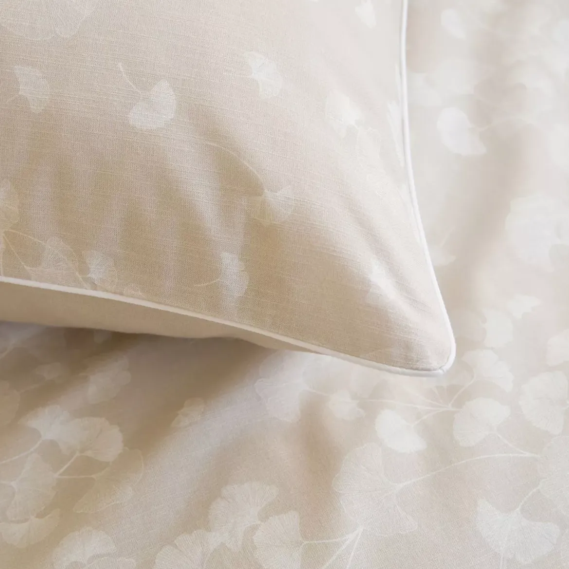 Taie d'oreiller pur coton lavé imprimé beige Souffle de ginkos naturel
