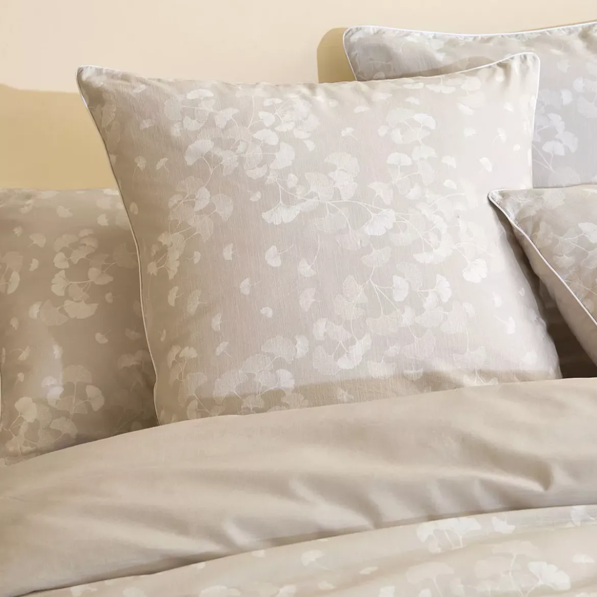 Taie d'oreiller pur coton lavé imprimé beige Souffle de ginkos naturel