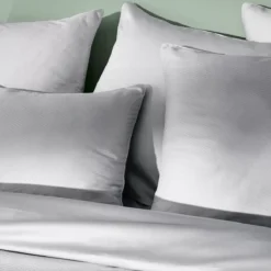 Taie d'oreiller satin de coton motif jacquard gris Vibrato glacier