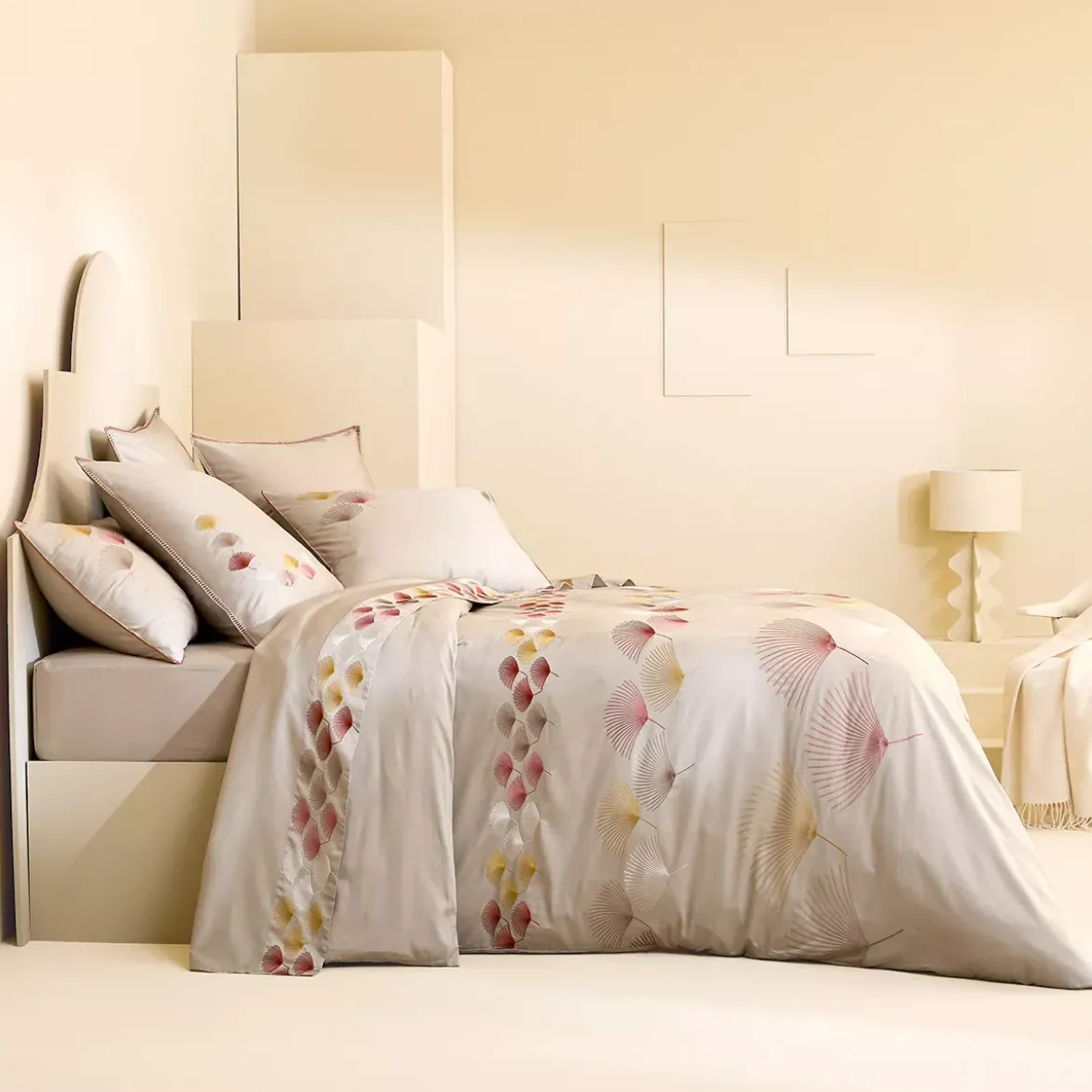 Taie d'oreiller satin de coton brodé beige orange Pistil automne