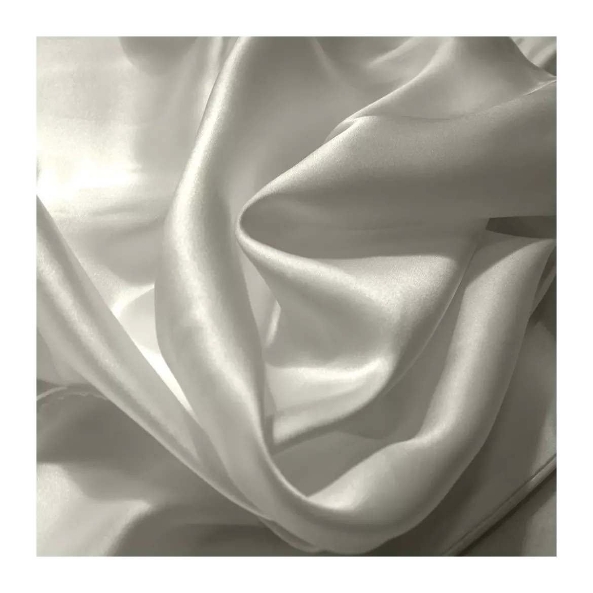 Taie d'oreiller soie uni gris Jouvence argent
