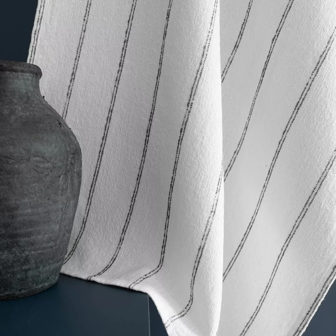 Torchon pur coton lavé motif jacquard blanc noir Rimini nero