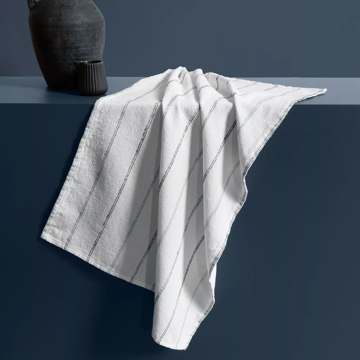 Torchon pur coton lavé motif jacquard blanc bleu Rimini blu