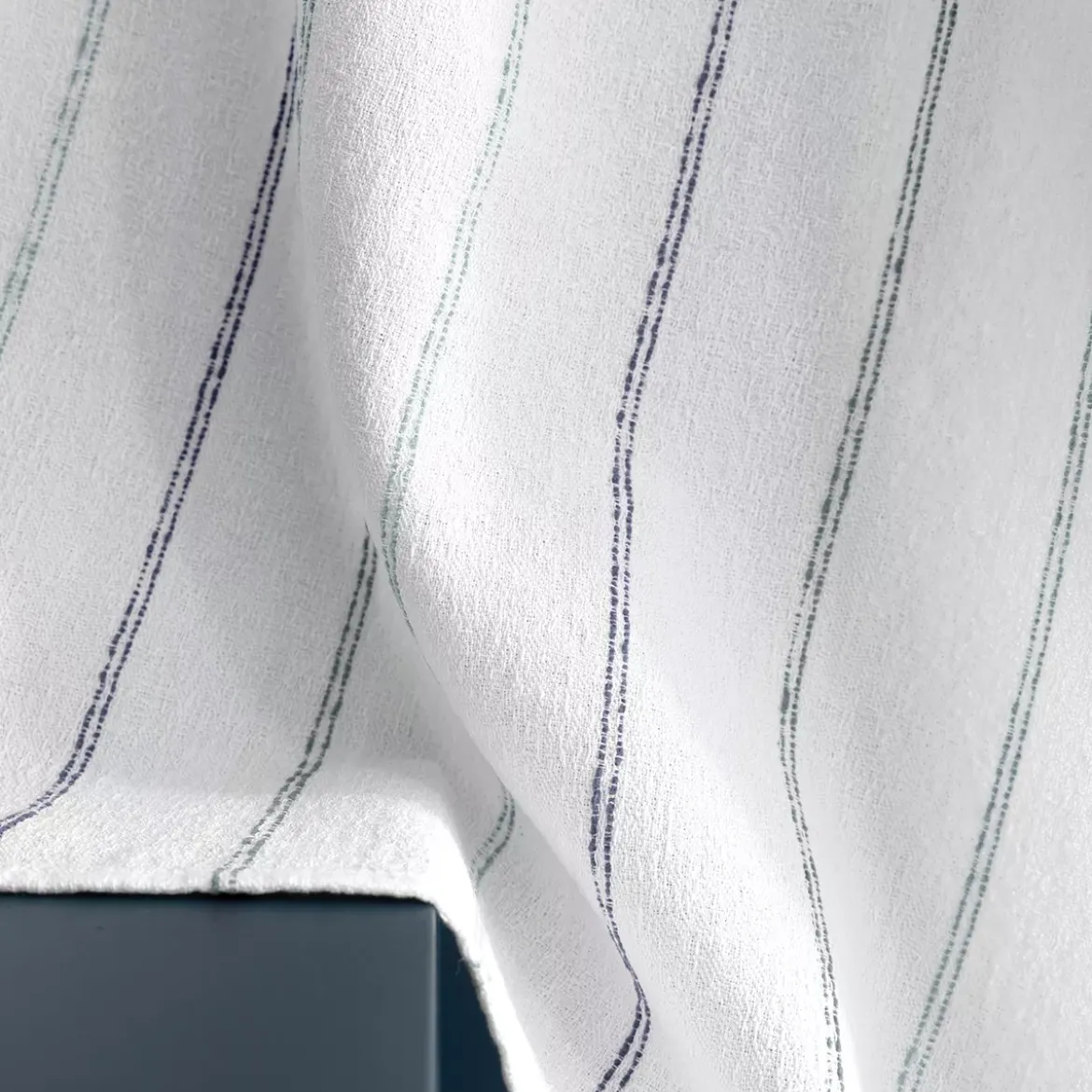 Torchon pur coton lavé motif jacquard blanc bleu Rimini blu